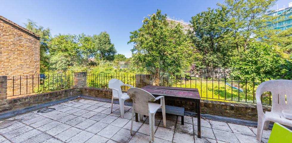 			NEW INSTRUCTION! , 3 Bedroom, 1 bath, 1 reception Flat			 Hungerford Road, CALEDONIAN ROAD 